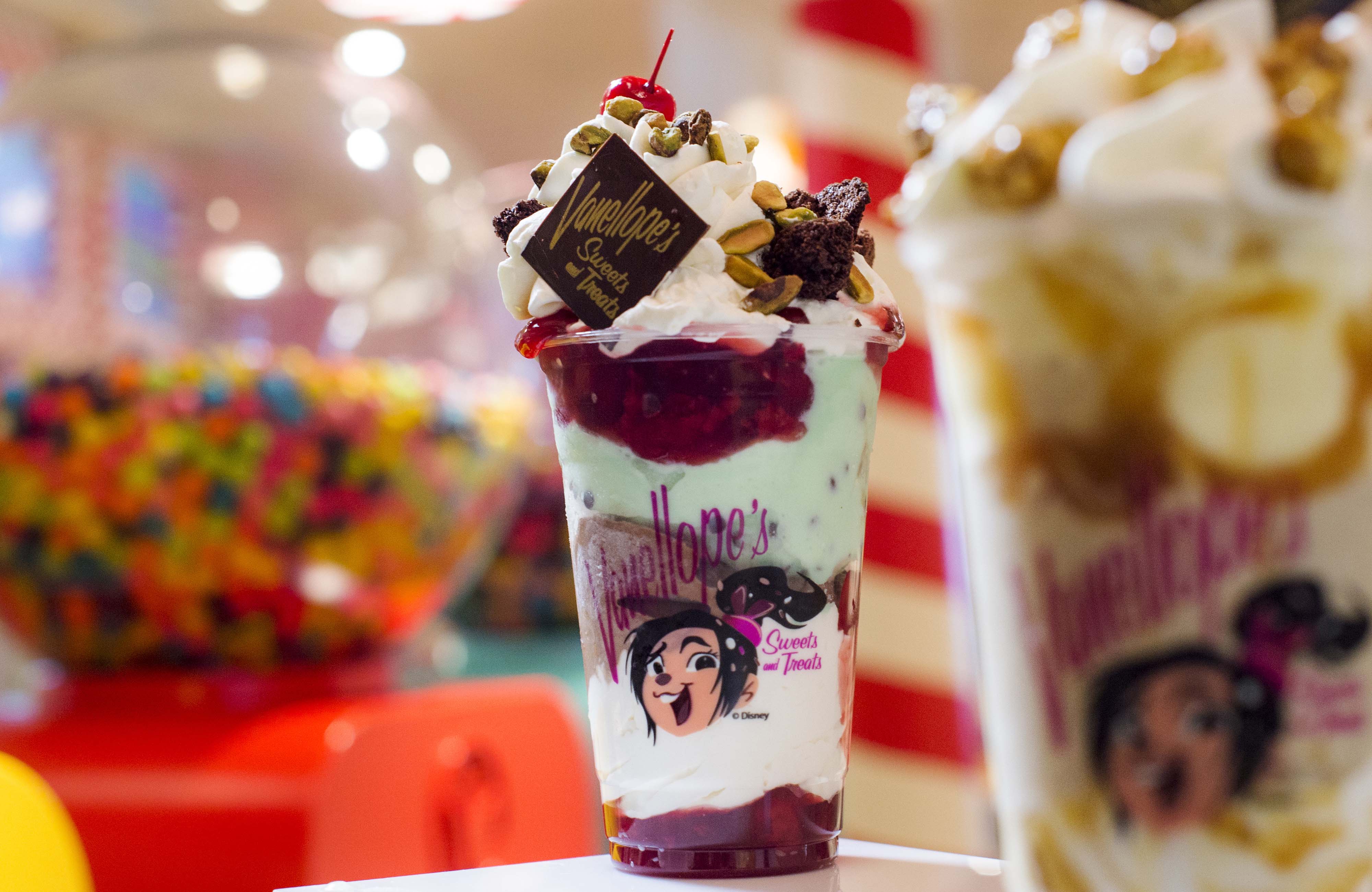 Enjoy the flavours in the shop with only desserts!