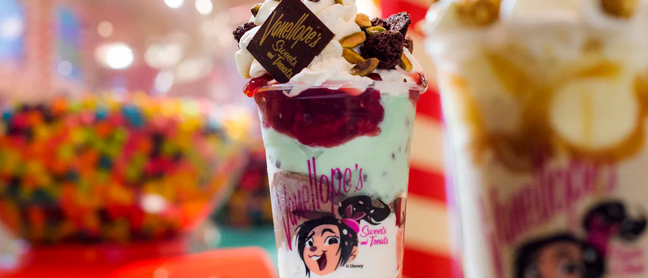 Enjoy the flavours in the shop with only desserts!