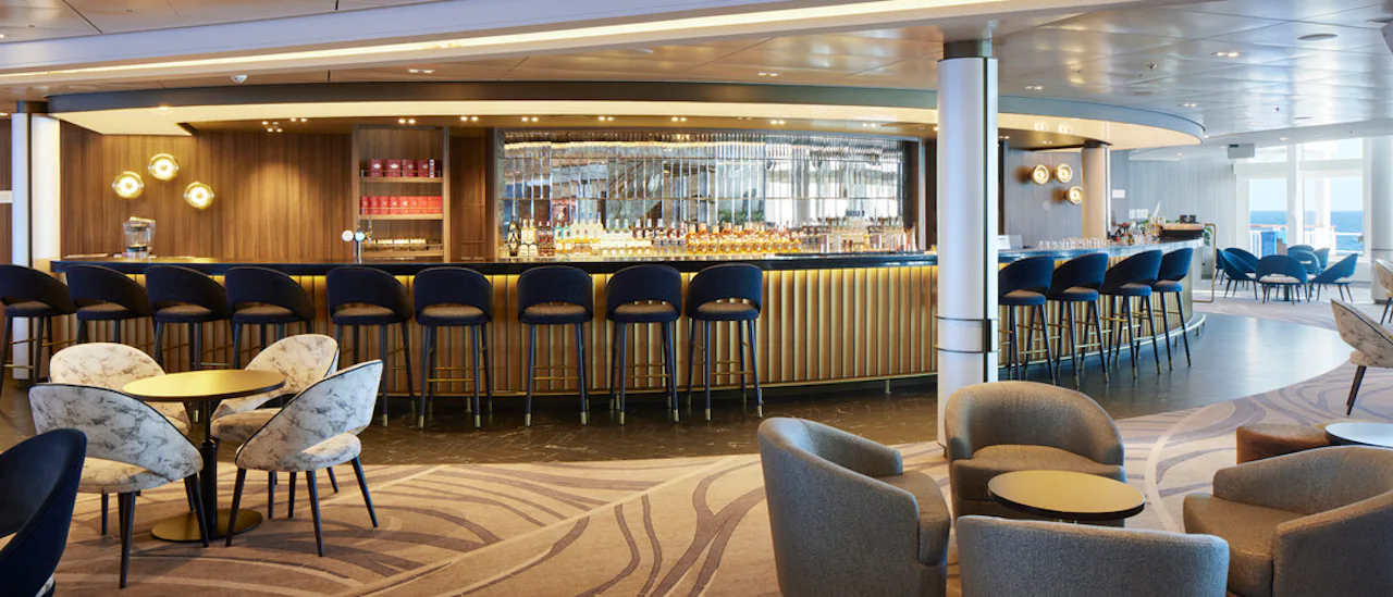 For glamorous evenings sipping exclusively crafted cocktails, Amber Lounge is the place to be