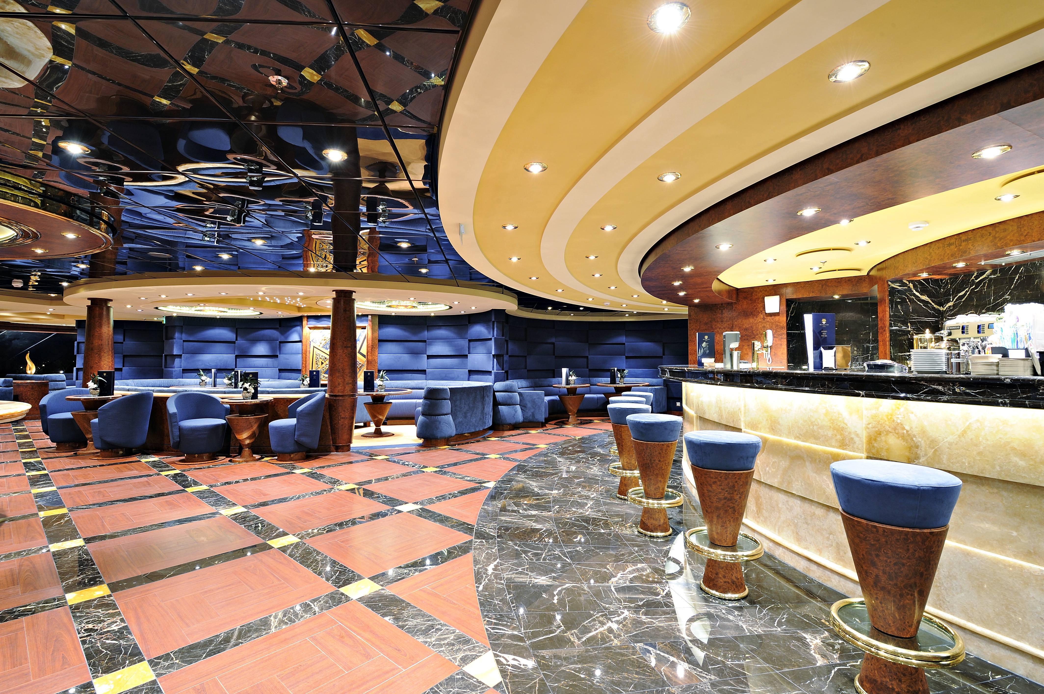 Top Sail Lounge