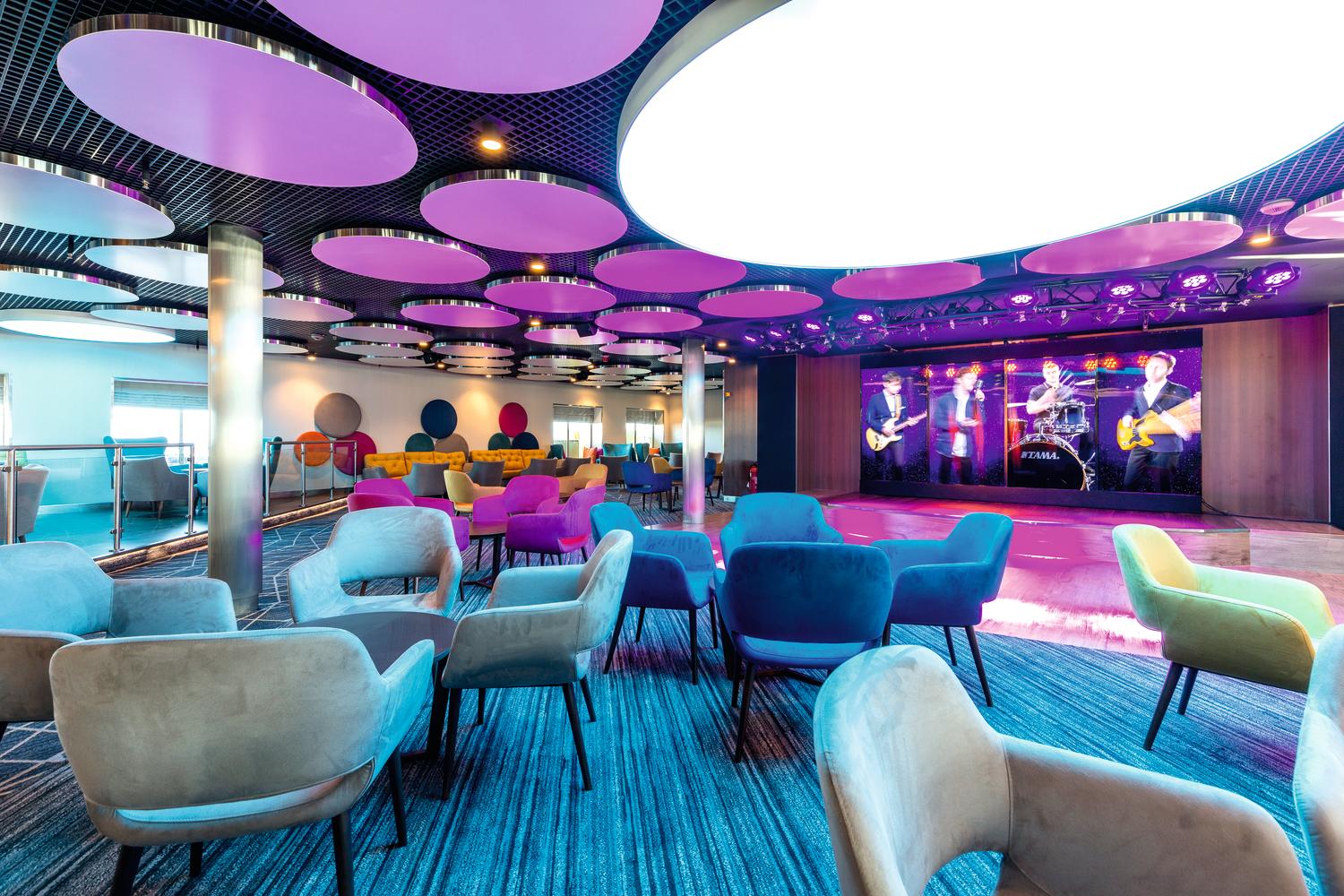 From singalong shows to a casino and chilled-out night spots, Marella Discovery  has a bar for every occasion when the sun goes down...