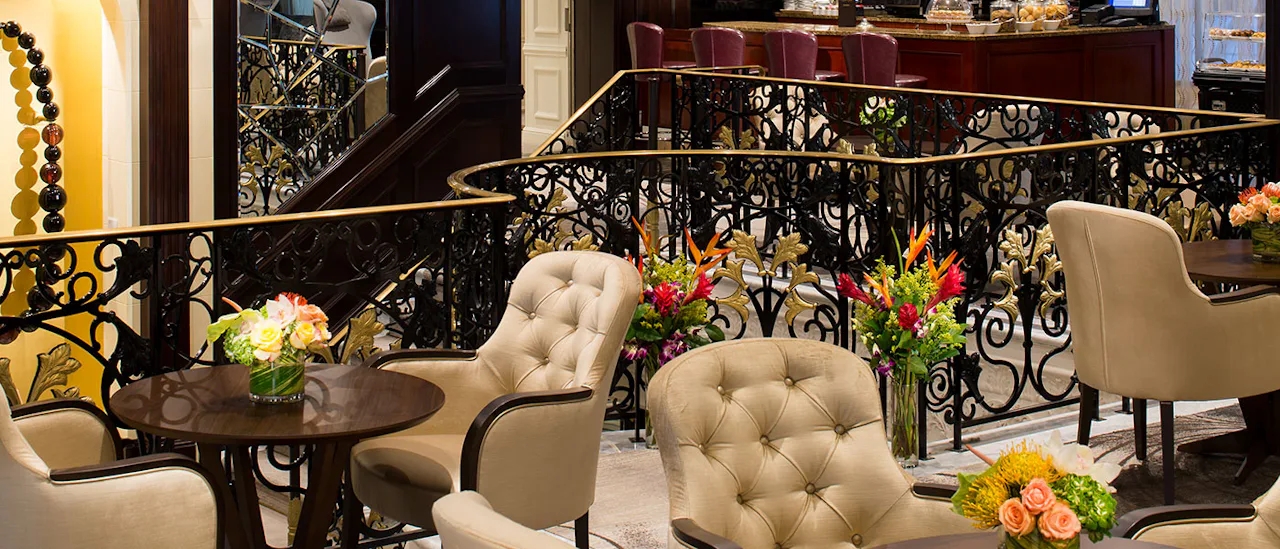 Mosaic Cafe - complimentary patisserie & bar; in the evening becomes a nightclub with live music