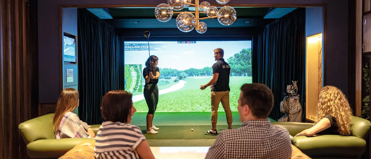 Indoor golf