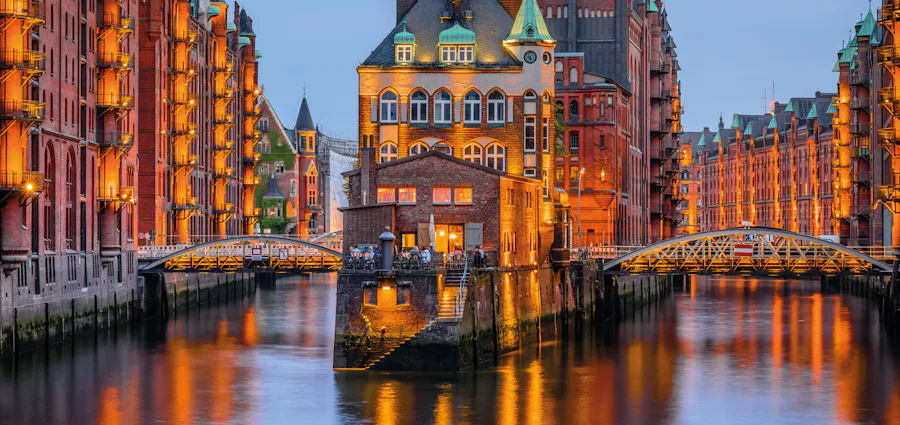Hamburg-at night