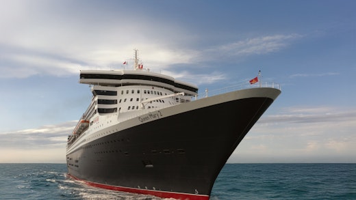 Queen Mary 2 at sea