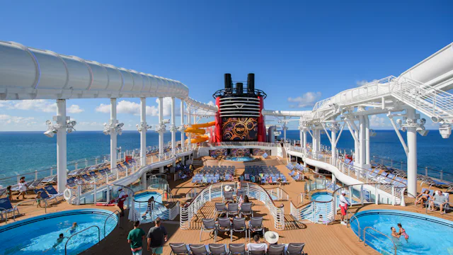 Pool Deck Disney Wish