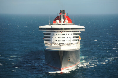 Queen Mary 2 at sea