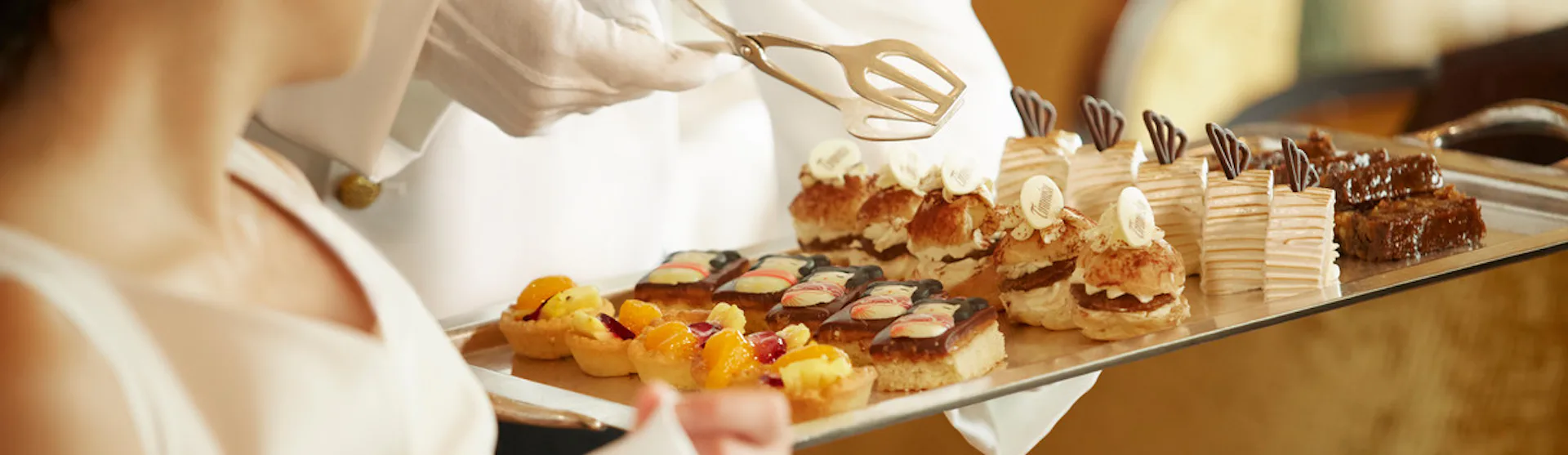 Afternoon-Tea-Traditional-Cruises