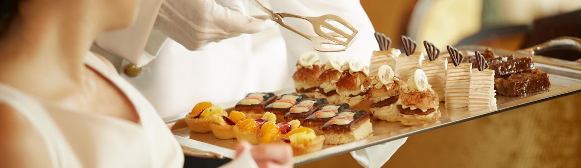 Afternoon-Tea-Traditional-Cruises