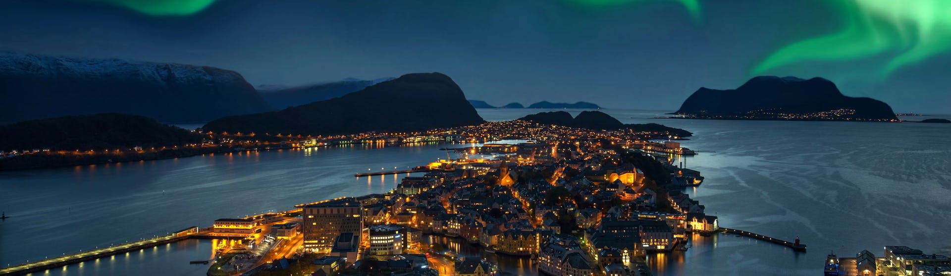 Iceland-Northern-Lights-Northern-Europe