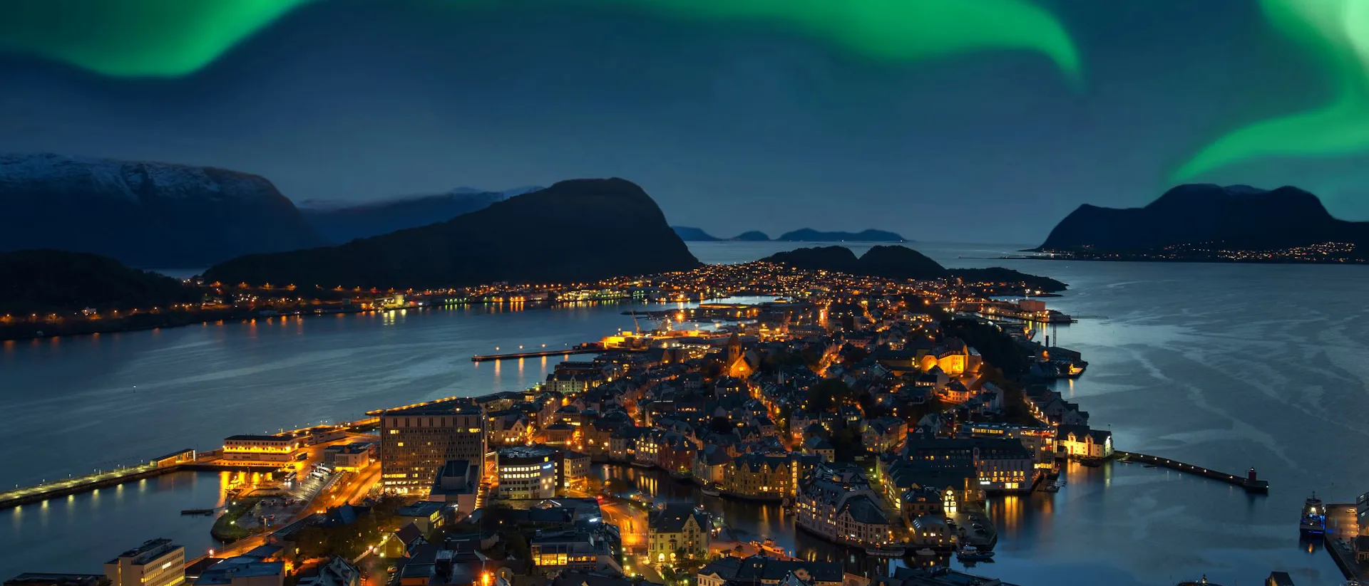 Iceland-Northern-Lights-Northern-Europe