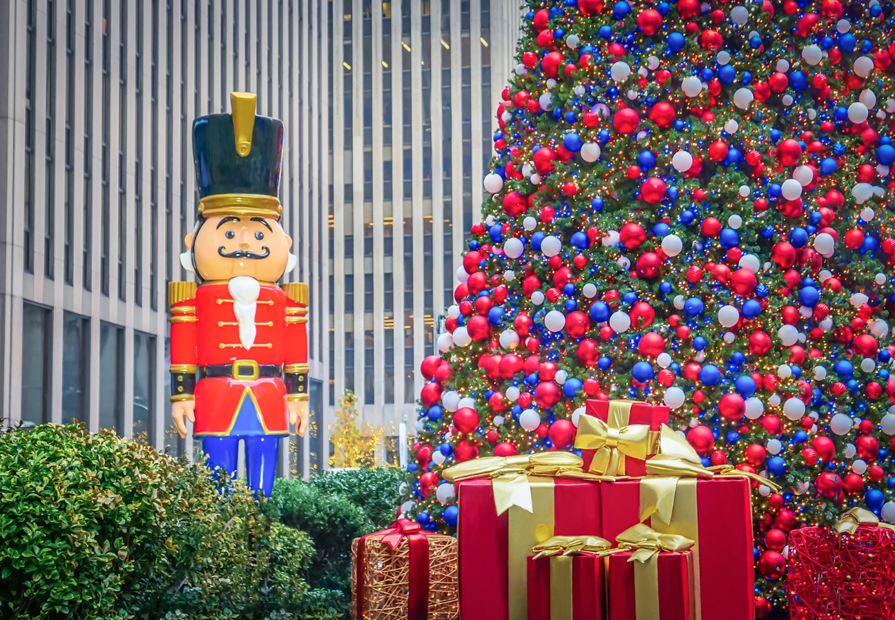 A Christmas Fairytale In New York & The World's Most Famous 5* Ship