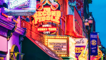 Country Music Beats & Southern Streets with Dollywood, The Mountains of Chattanooga & The Caribbean!